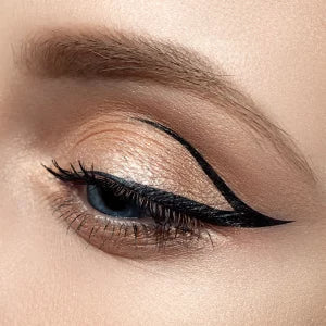 COMMENT CRÉER DIFFÉRENTS LOOKS MAQUILLAGE AVEC UN SEUL EYELINER ?