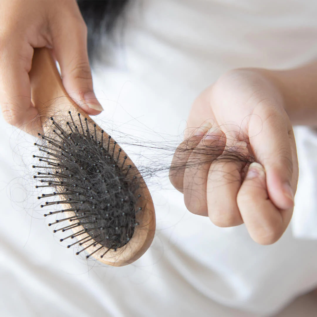 PERTE DE CHEVEUX POST-PARTUM : POURQUOI CELA ARRIVE-T-IL ET QUE FAIRE ?
