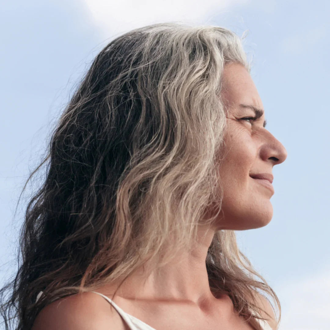 Qu’arrive-T-Il Vraiment à Vos Cheveux avec l’Âge ?