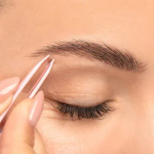 SOURCILS TROP ÉPILÉS ? NOUS AVONS LA SOLUTION !
