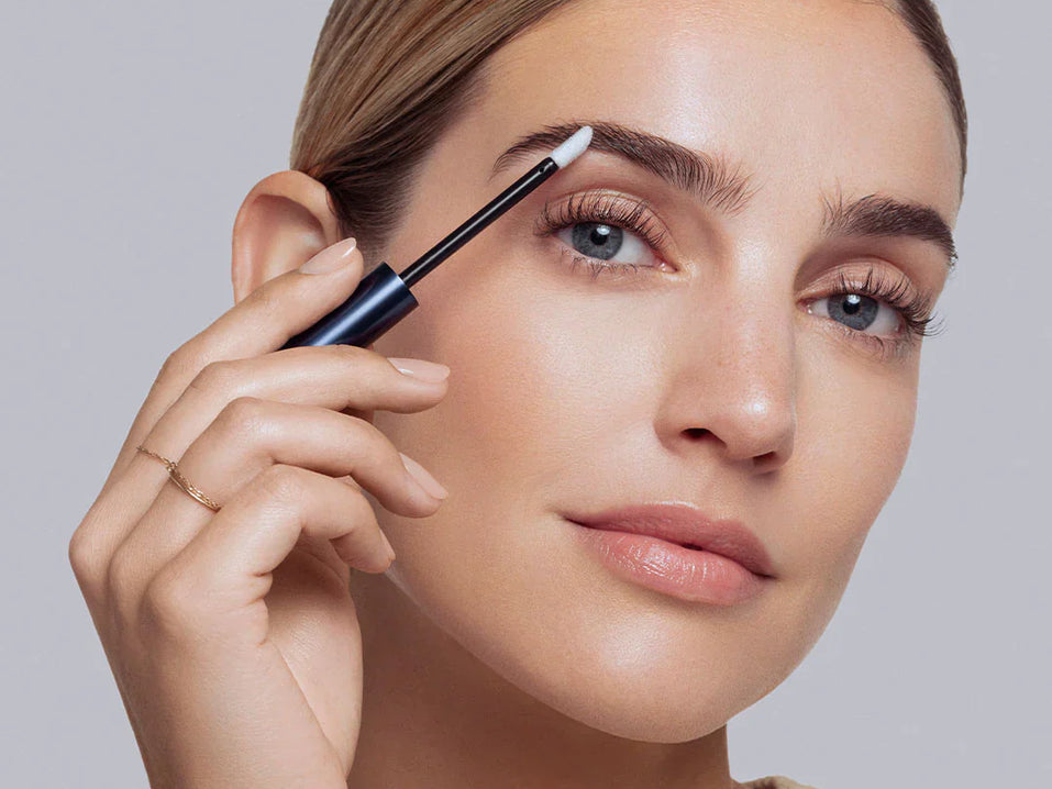 Ce Que Fait Notre Sérum Revitalisant Pour Sourcils