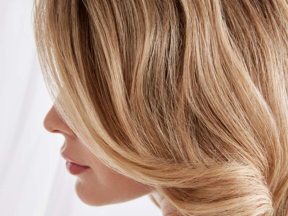 Les coiffures et soins à adopter pour les cheveux fins et clairsemés.