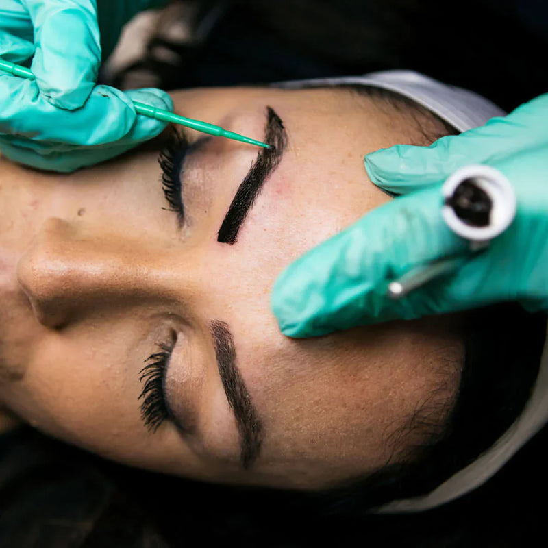 Tirer le Meilleur Parti des Sourcils Pigmentés, Rehaussés ou Teintés