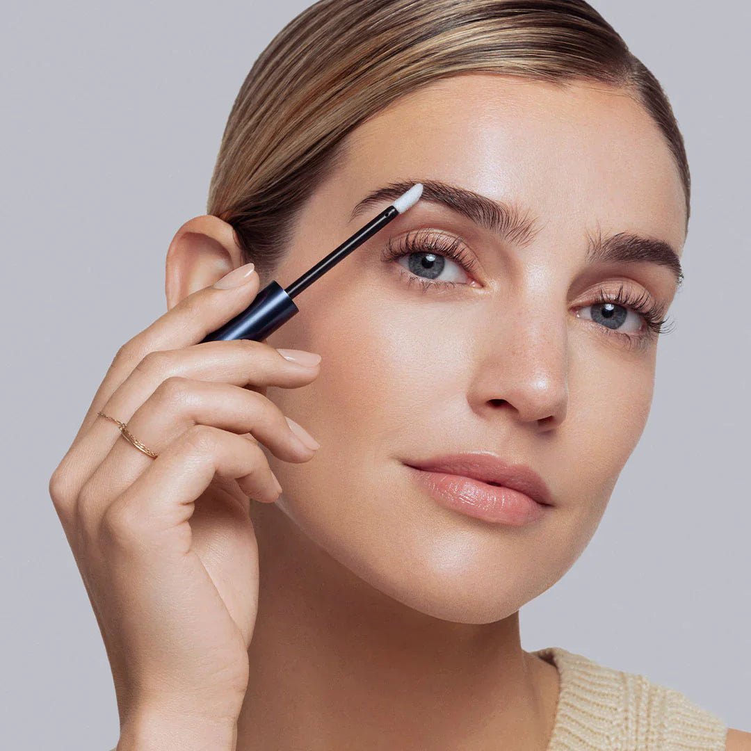QUELLES SONT LES ACTIONS DE NOTRE SÉRUM POUR SOURCILS ET POURQUOI EN AVEZ-VOUS BESOIN ?