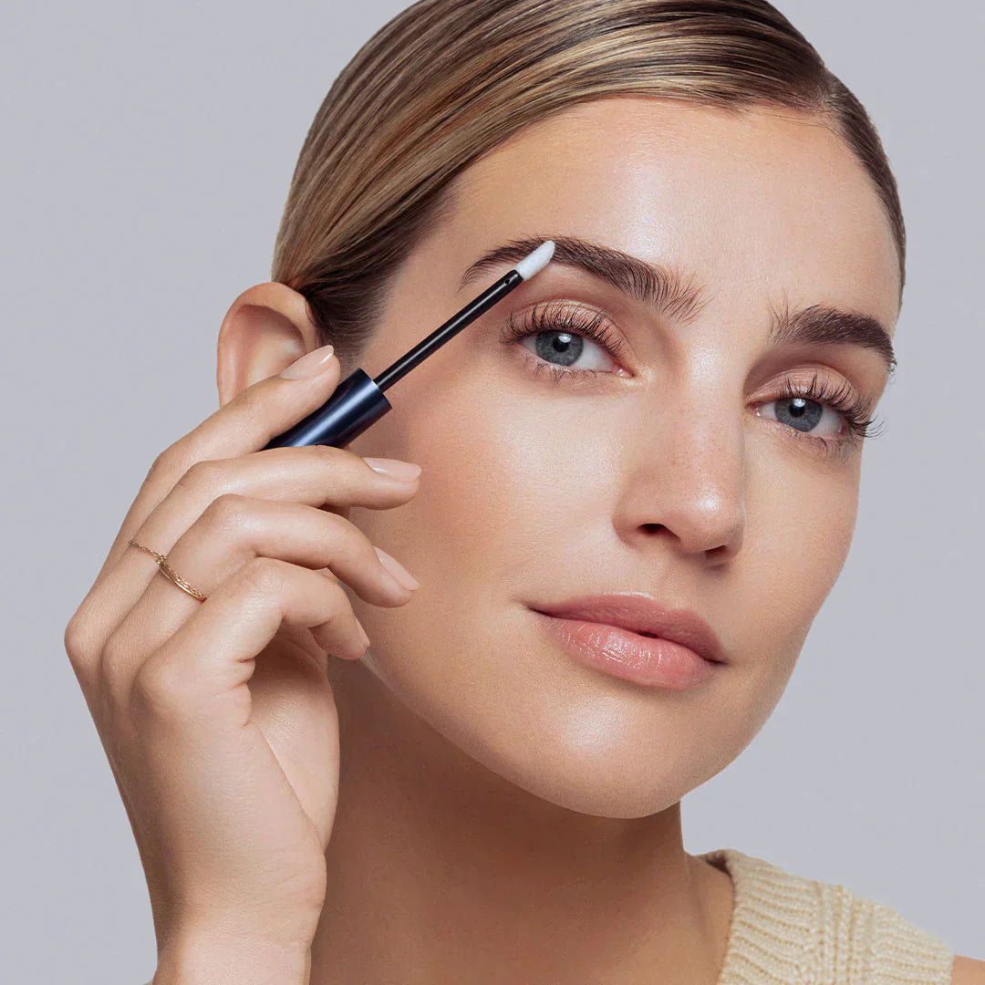 QUELLES SONT LES ACTIONS DE NOTRE SÉRUM POUR SOURCILS ET POURQUOI EN AVEZ-VOUS BESOIN ?