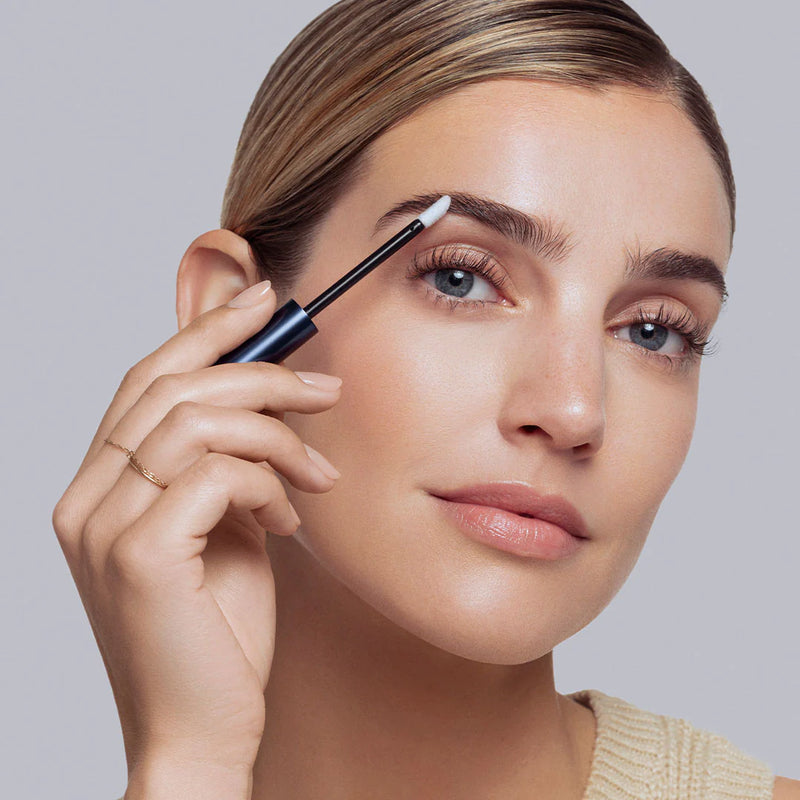QUELLES SONT LES ACTIONS DE NOTRE SÉRUM POUR SOURCILS ET POURQUOI EN AVEZ-VOUS BESOIN ?